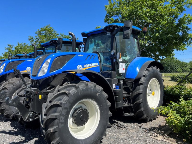 Traktor of the type New Holland T7.230 AC STAGE V, Gebrauchtmaschine in Hadsten (Picture 1)