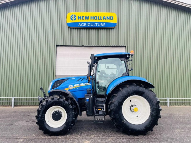 Traktor of the type New Holland T7.230 AC, Gebrauchtmaschine in Middelfart (Picture 1)
