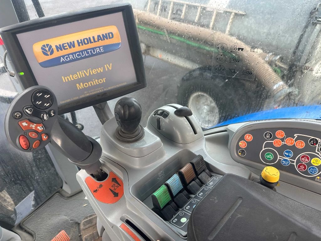 Traktor Türe ait New Holland T7.230 AC, Gebrauchtmaschine içinde MORHANGE (resim 9)