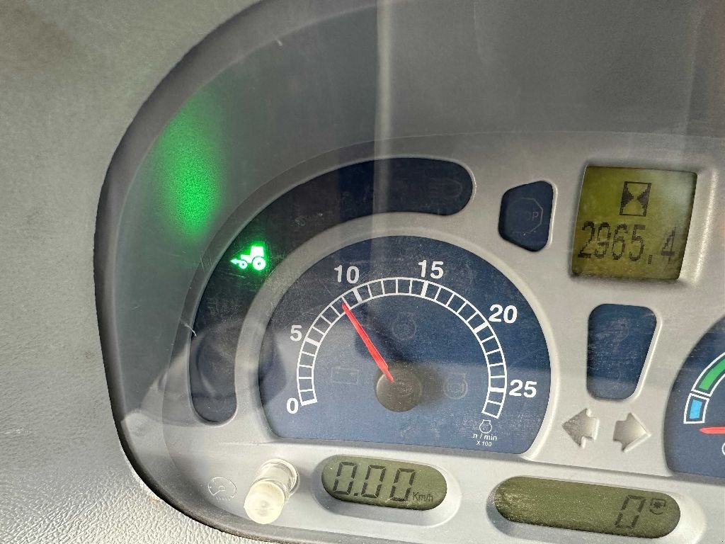 Traktor Türe ait New Holland T7.230 AC, Gebrauchtmaschine içinde MORHANGE (resim 8)