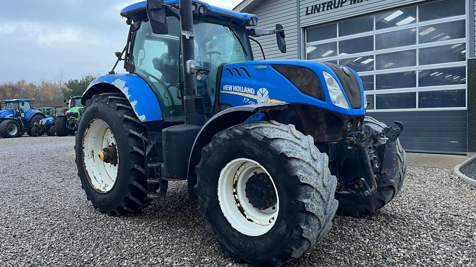 Traktor del tipo New Holland T7.230 Autocommand med frontlift og nye bagdæk er lige monteret på den., Gebrauchtmaschine In Lintrup (Immagine 4)