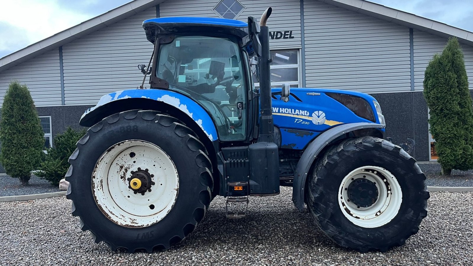 Traktor del tipo New Holland T7.230 Autocommand med frontlift og nye bagdæk er lige monteret på den., Gebrauchtmaschine In Lintrup (Immagine 2)