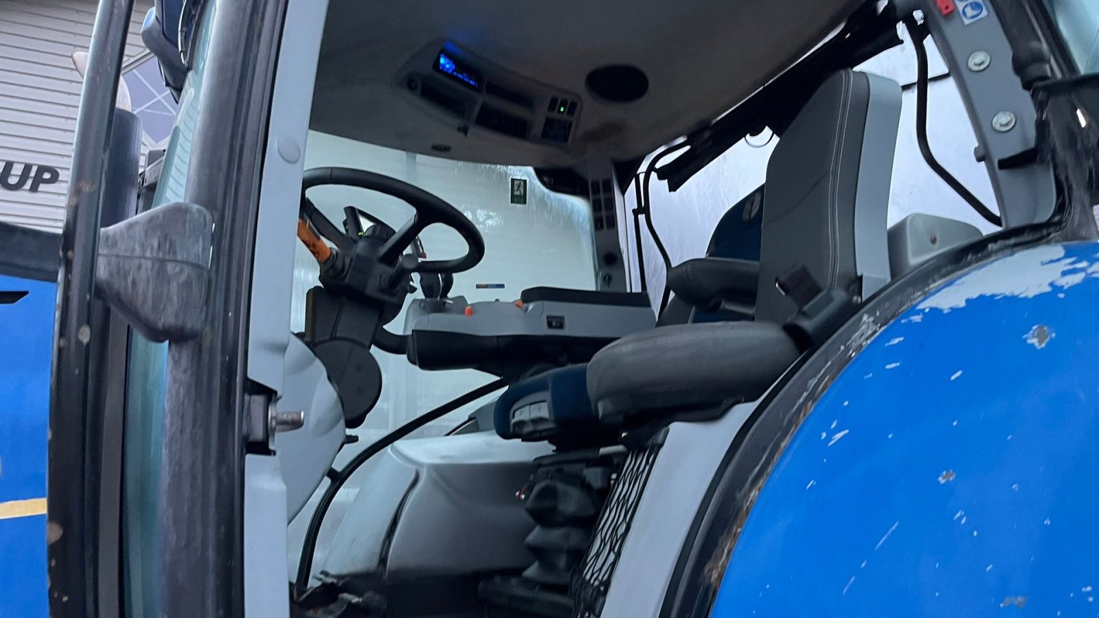 Traktor del tipo New Holland T7.230 Autocommand med frontlift og nye bagdæk er lige monteret på den., Gebrauchtmaschine In Lintrup (Immagine 3)