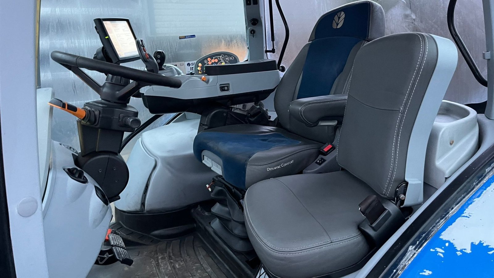 Traktor del tipo New Holland T7.230 Autocommand med frontlift og nye bagdæk er lige monteret på den., Gebrauchtmaschine In Lintrup (Immagine 5)