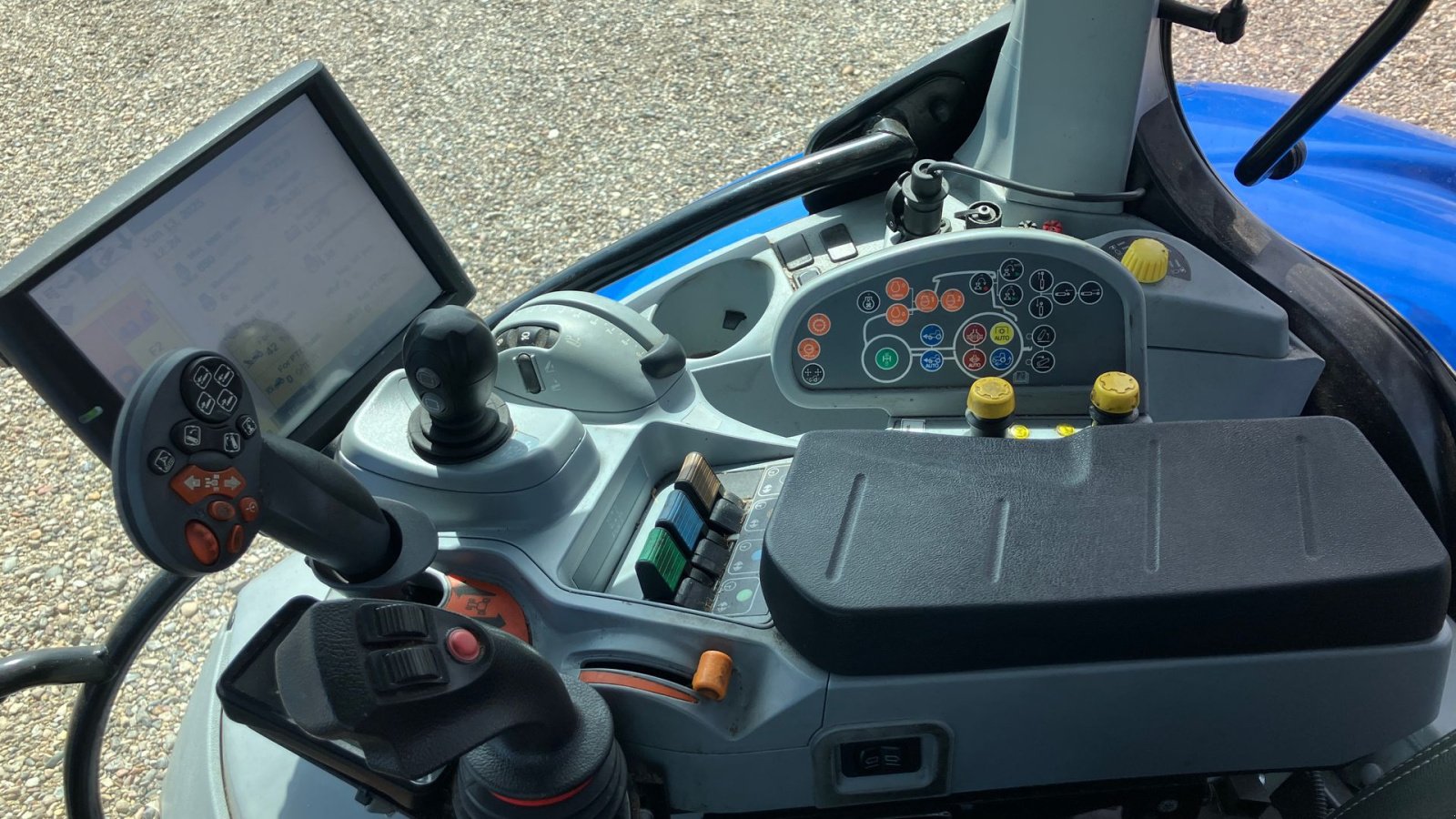 Traktor Türe ait New Holland T7.230 Autocommand med rabatklipperudstyr, Gebrauchtmaschine içinde Rødekro (resim 14)