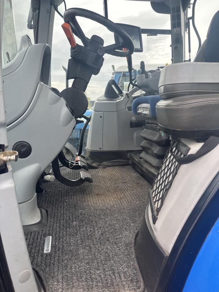 Traktor του τύπου New Holland T7.230 CLASSIC 4B, Gebrauchtmaschine σε Hadsten (Φωτογραφία 4)