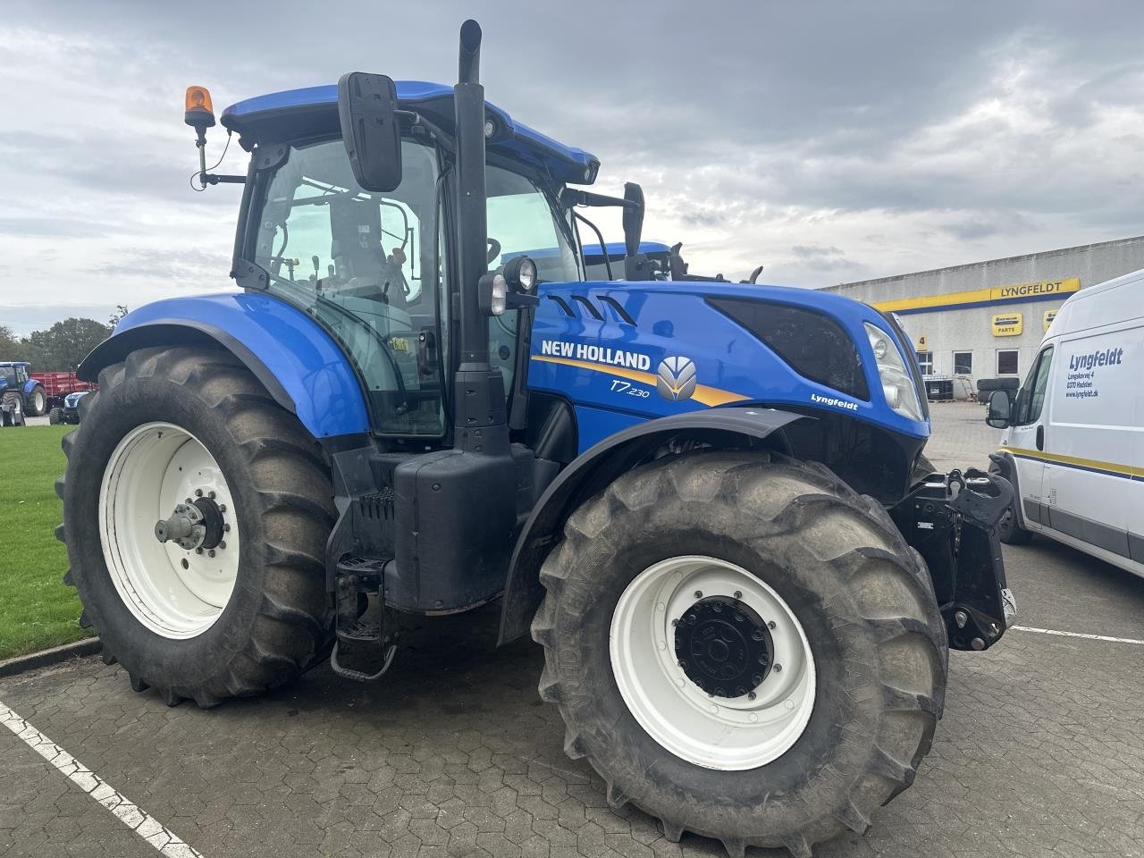 Traktor του τύπου New Holland T7.230 CLASSIC 4B, Gebrauchtmaschine σε Hadsten (Φωτογραφία 1)