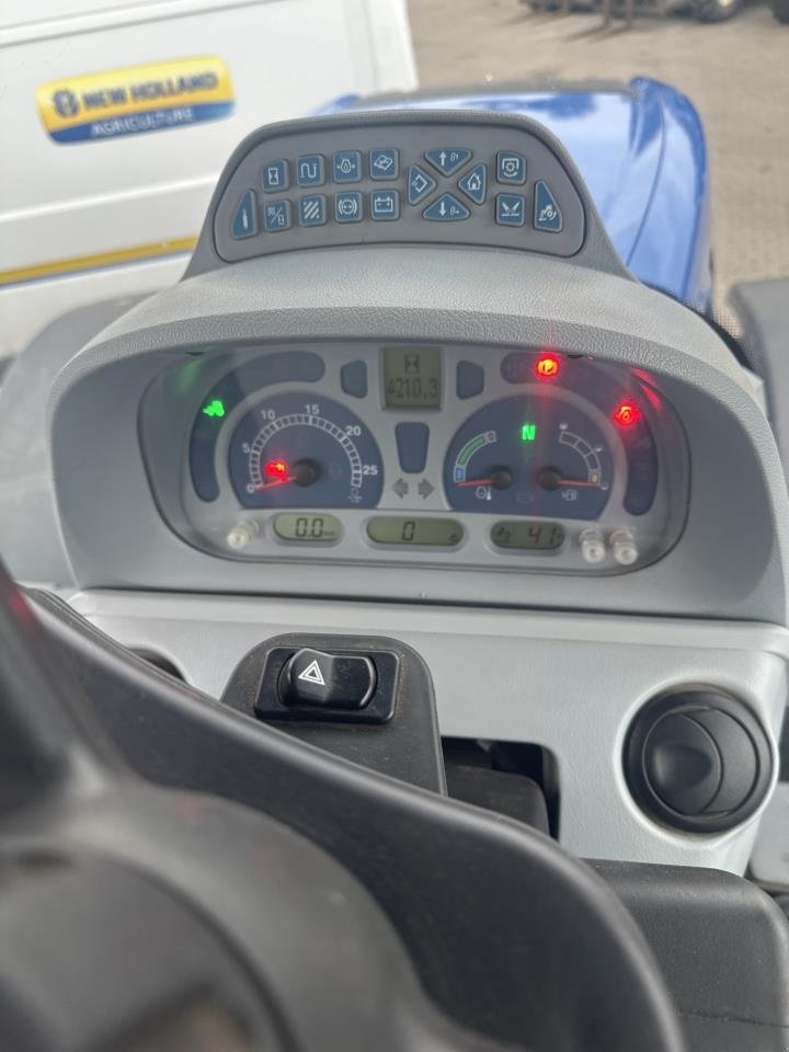 Traktor του τύπου New Holland T7.230 CLASSIC 4B, Gebrauchtmaschine σε Hadsten (Φωτογραφία 6)