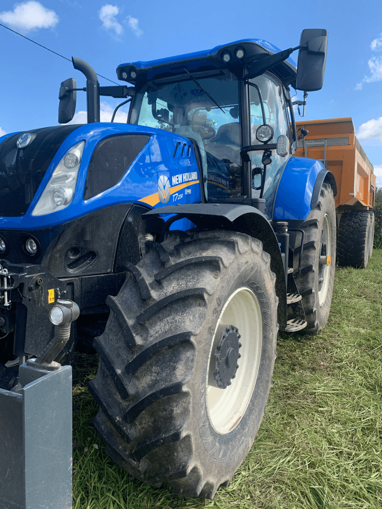 Traktor des Typs New Holland T7.230 PC S5, Gebrauchtmaschine in TREMEUR (Bild 1)