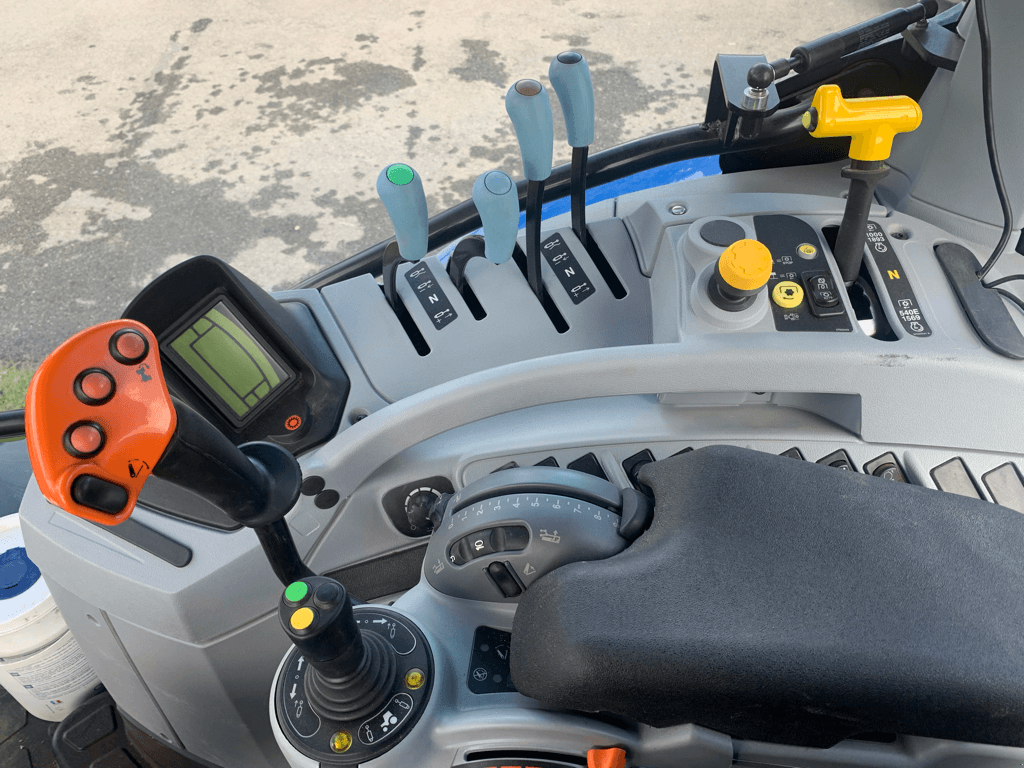 Traktor des Typs New Holland T7.230 PC S5, Gebrauchtmaschine in TREMEUR (Bild 5)