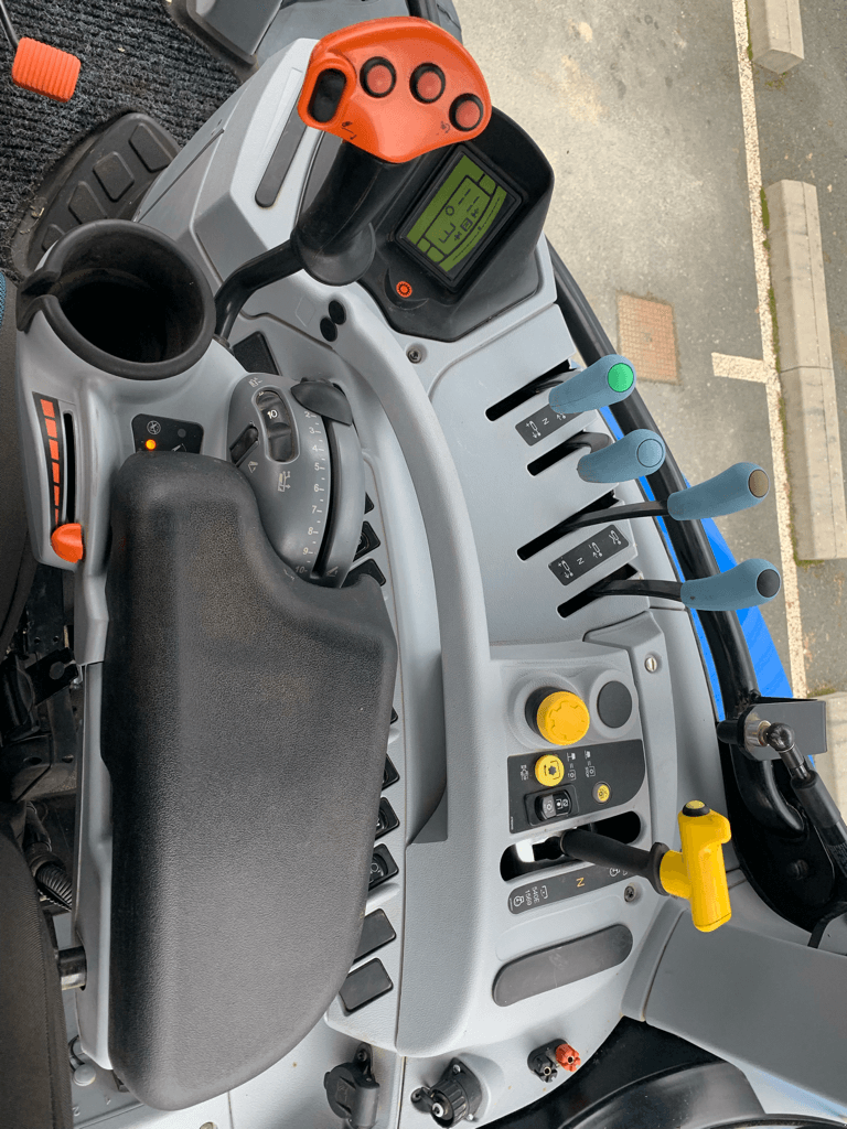 Traktor typu New Holland T7.230 PC S5, Gebrauchtmaschine w TREMEUR (Zdjęcie 8)