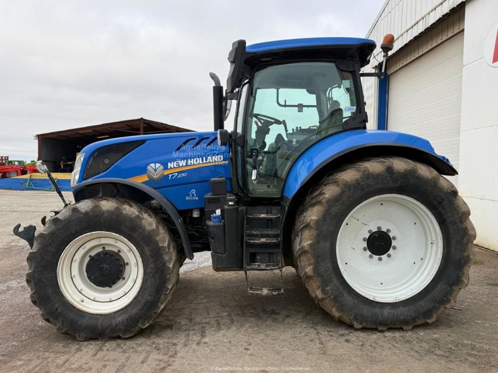 Traktor des Typs New Holland T7.230 PC, Gebrauchtmaschine in FRESNAY LE COMTE (Bild 3)