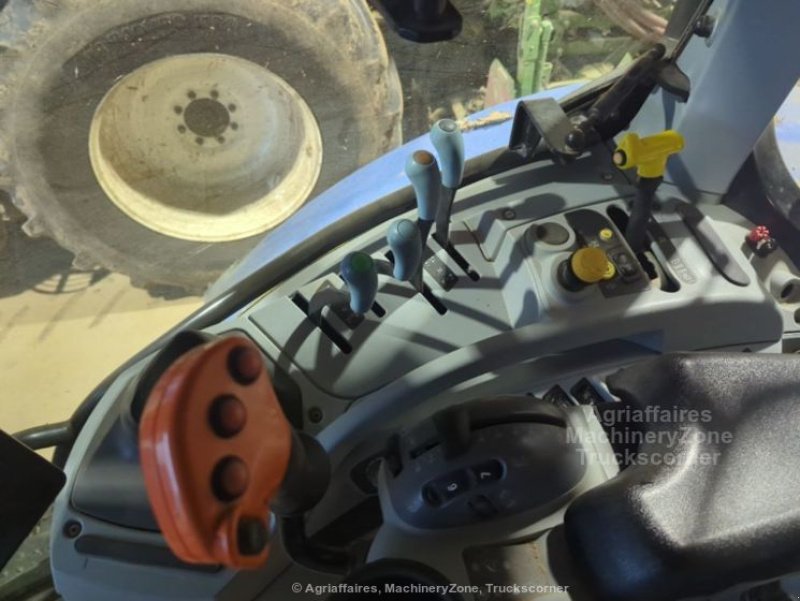 Traktor van het type New Holland T7.230 PC, Gebrauchtmaschine in FRESNAY LE COMTE (Foto 4)