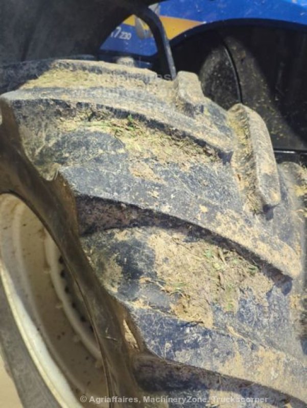Traktor van het type New Holland T7.230 PC, Gebrauchtmaschine in FRESNAY LE COMTE (Foto 9)