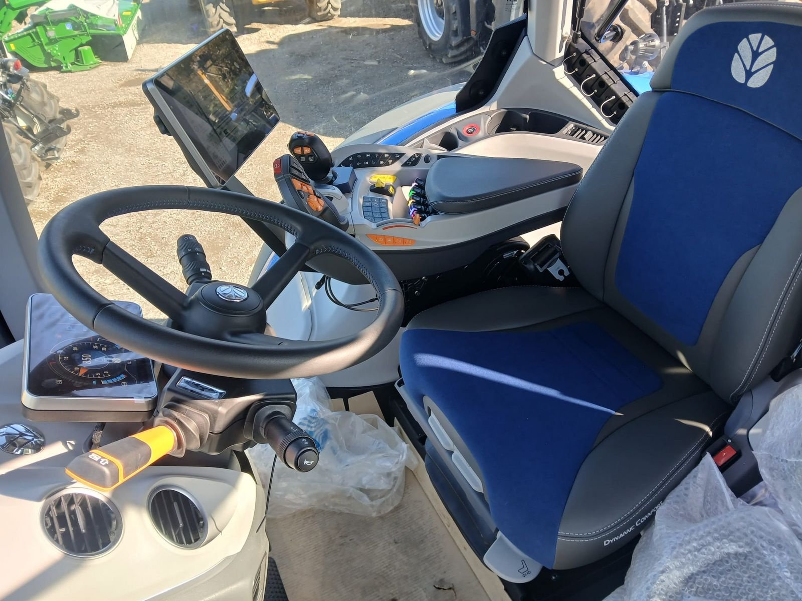 Traktor от тип New Holland T7.230 PLM Auto Command, Neumaschine в Obritzberg (Снимка 10)