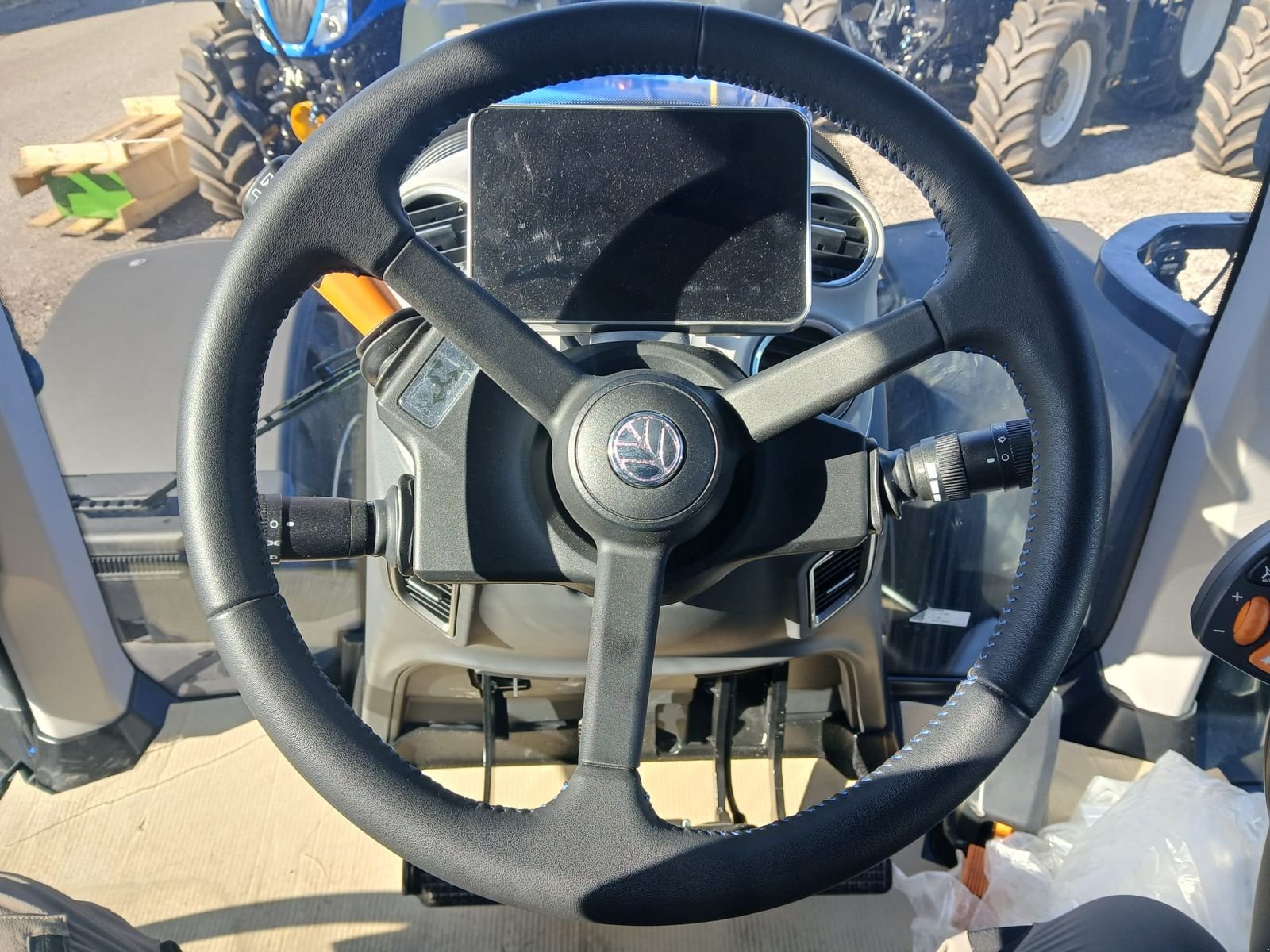 Traktor от тип New Holland T7.230 PLM Auto Command, Neumaschine в Obritzberg (Снимка 12)