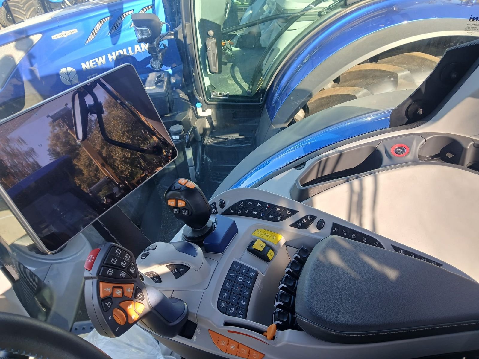Traktor от тип New Holland T7.230 PLM Auto Command, Neumaschine в Obritzberg (Снимка 11)