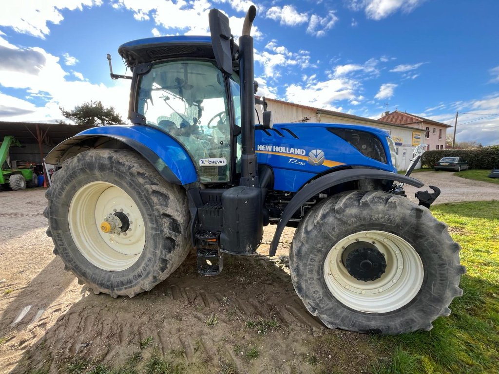 Traktor of the type New Holland T7.230 SW  N°21, Gebrauchtmaschine in Roches-sur-Marne (Picture 2)