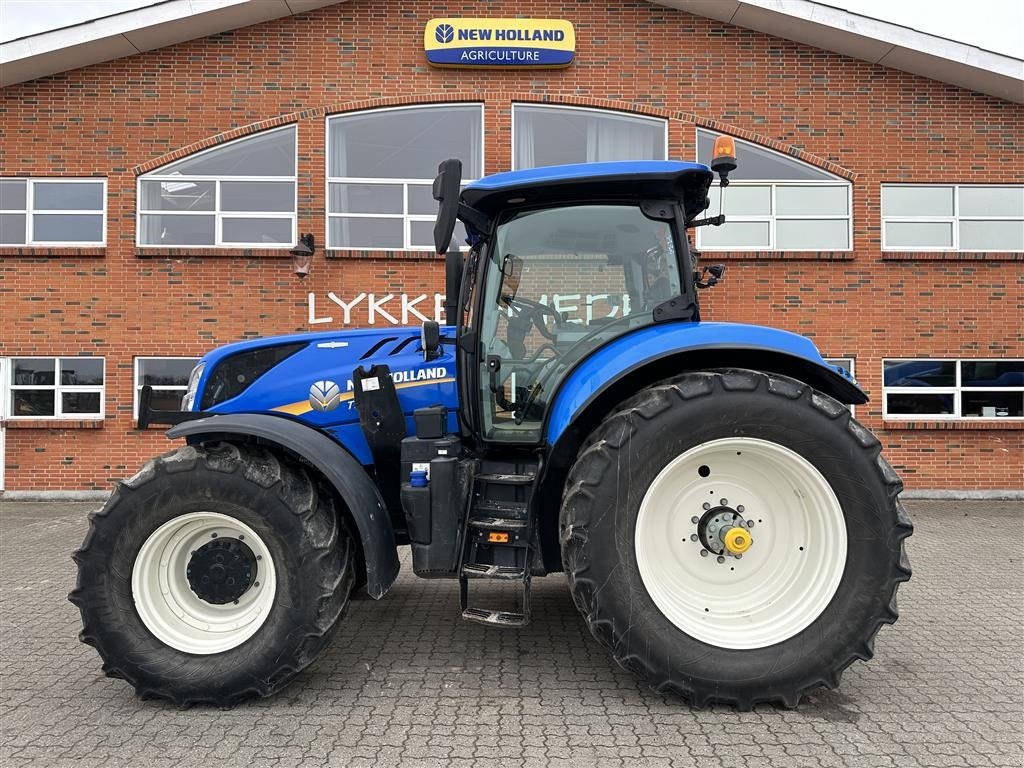 Traktor of the type New Holland T7.230, Gebrauchtmaschine in Gjerlev J. (Picture 1)
