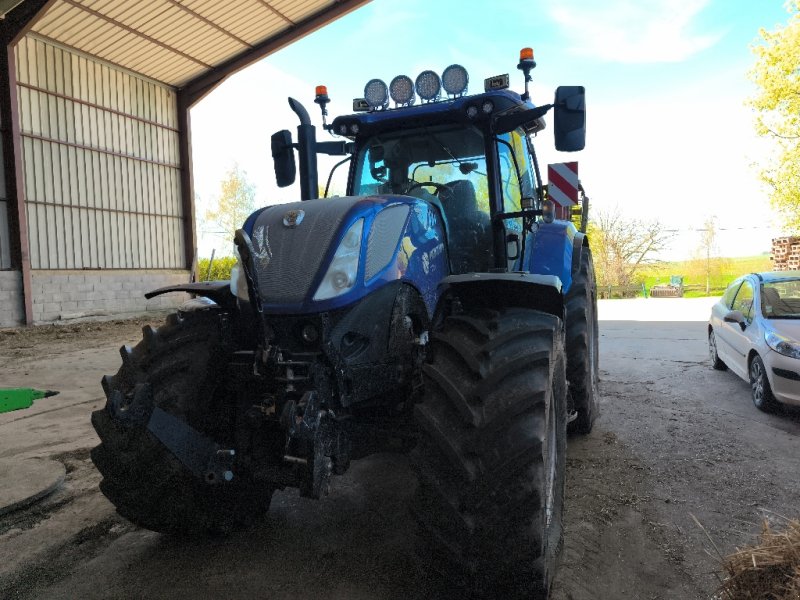 Traktor du type New Holland T7.230, Gebrauchtmaschine en MANDRES-SUR-VAIR (Photo 1)