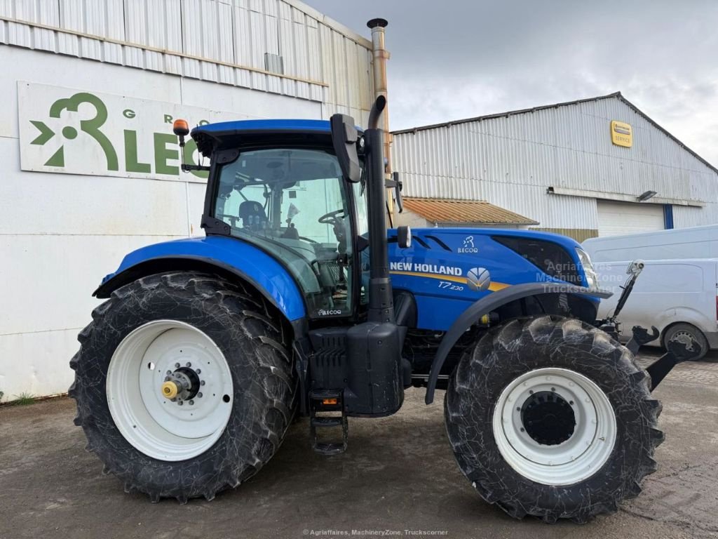 Traktor типа New Holland T7.230, Gebrauchtmaschine в FRESNAY LE COMTE (Фотография 3)