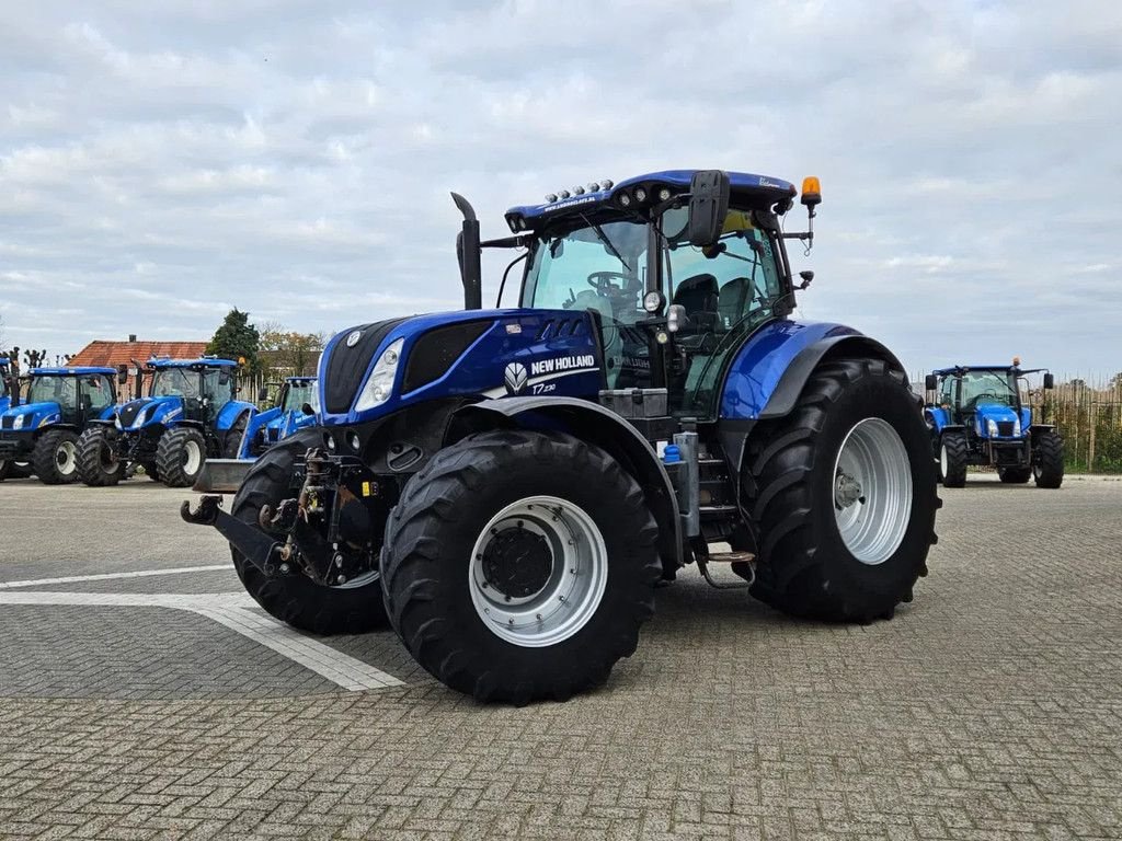 Traktor des Typs New Holland T7.230AC Autocommand, Gebrauchtmaschine in BENNEKOM (Bild 8)