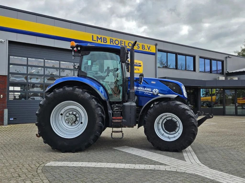 Traktor des Typs New Holland T7.230AC Autocommand, Gebrauchtmaschine in BENNEKOM (Bild 2)