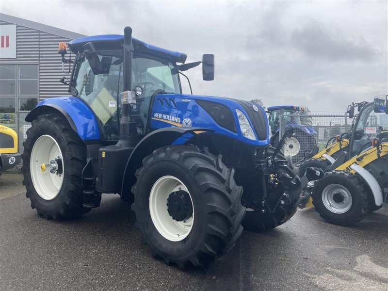 Traktor of the type New Holland T7.230AC Stage V Front lift og PTO, Gebrauchtmaschine in Roskilde (Picture 1)