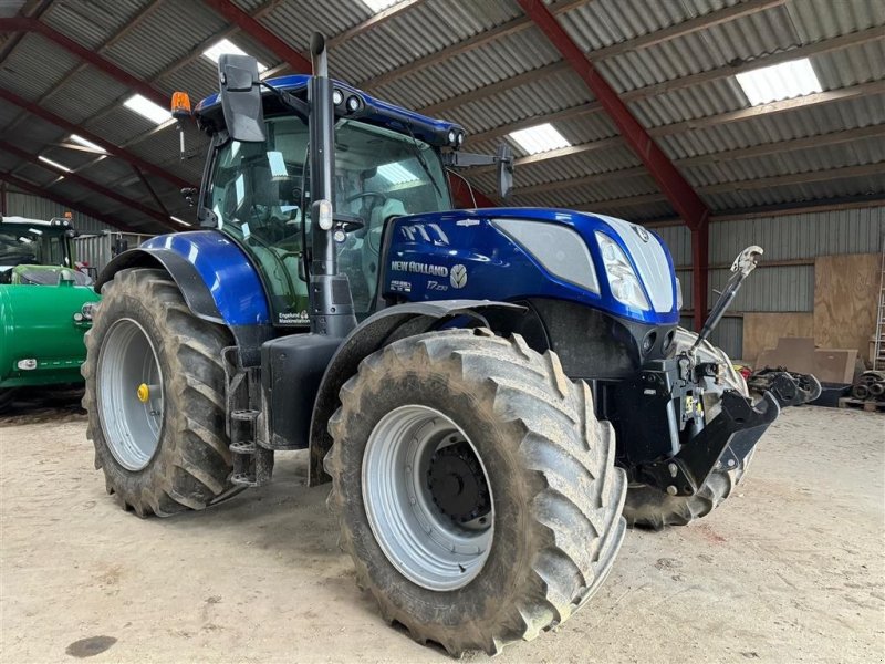 Traktor of the type New Holland T7.230AC Stage V, Gebrauchtmaschine in Holstebro