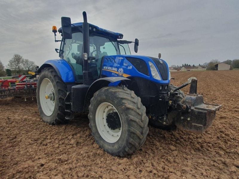 Traktor типа New Holland T7.230AC, Gebrauchtmaschine в BRAY en Val (Фотография 2)