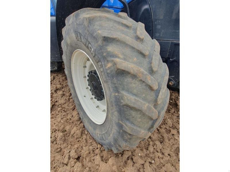 Traktor типа New Holland T7.230AC, Gebrauchtmaschine в BRAY en Val (Фотография 8)