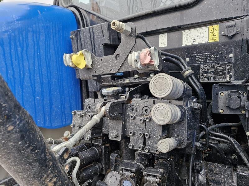 Traktor типа New Holland T7.230AC, Gebrauchtmaschine в BRAY en Val (Фотография 11)