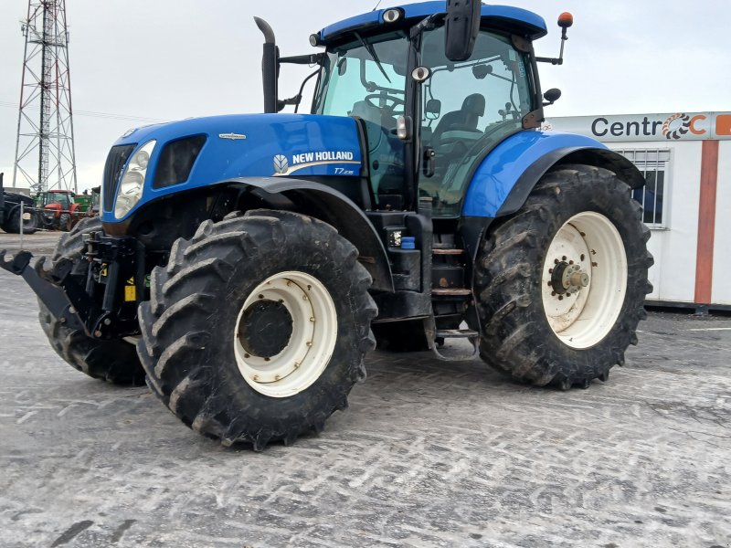 Traktor типа New Holland T7.235 A C SWII, Gebrauchtmaschine в HERLIN LE SEC (Фотография 1)