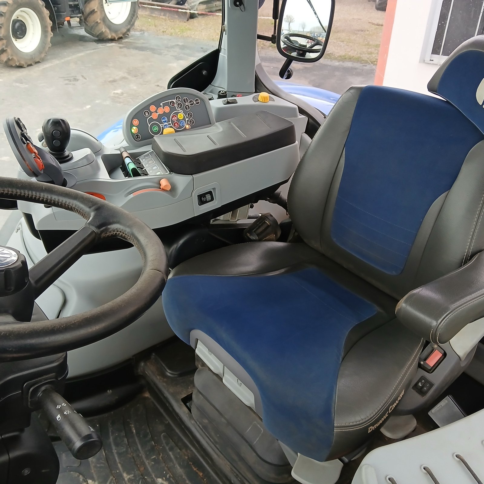 Traktor des Typs New Holland T7.235 A C SWII, Gebrauchtmaschine in HERLIN LE SEC (Bild 5)