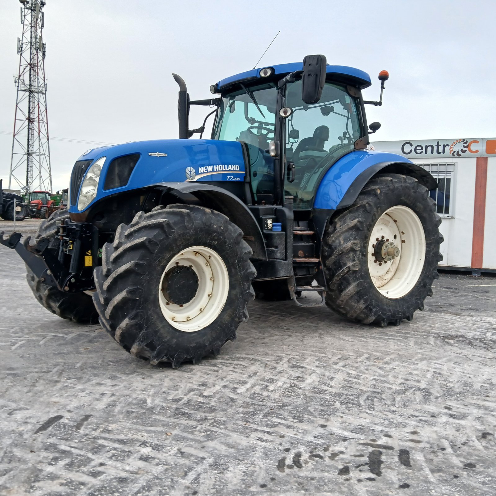 Traktor des Typs New Holland T7.235 A C SWII, Gebrauchtmaschine in HERLIN LE SEC (Bild 3)