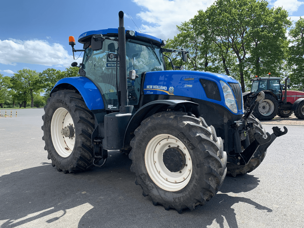 Traktor типа New Holland T7.235 AUTO COMMAND, Gebrauchtmaschine в CINTHEAUX (Фотография 11)
