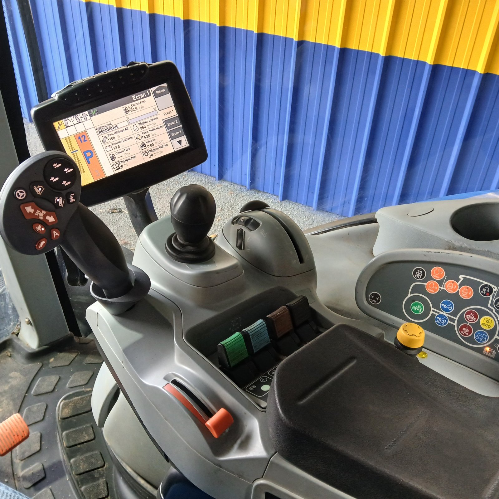 Traktor tipa New Holland T7.235 P C SWII, Gebrauchtmaschine u HERLIN LE SEC (Slika 7)