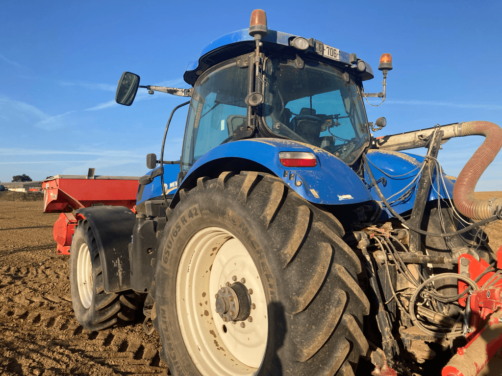 Traktor des Typs New Holland T7.235 POWER COMMAND SWII, Gebrauchtmaschine in TREMEUR (Bild 2)