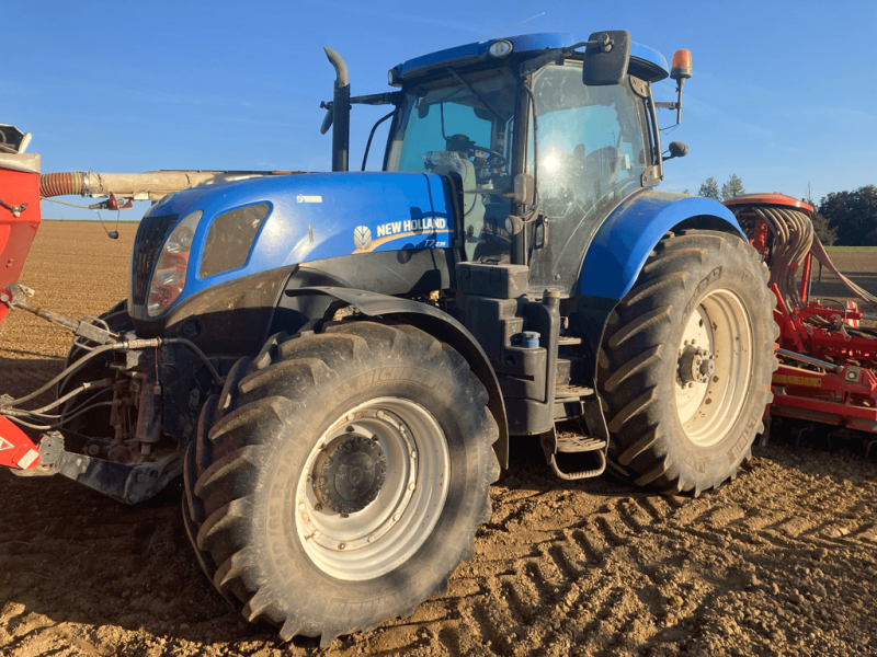 Traktor типа New Holland T7.235 POWER COMMAND SWII, Gebrauchtmaschine в TREMEUR (Фотография 1)