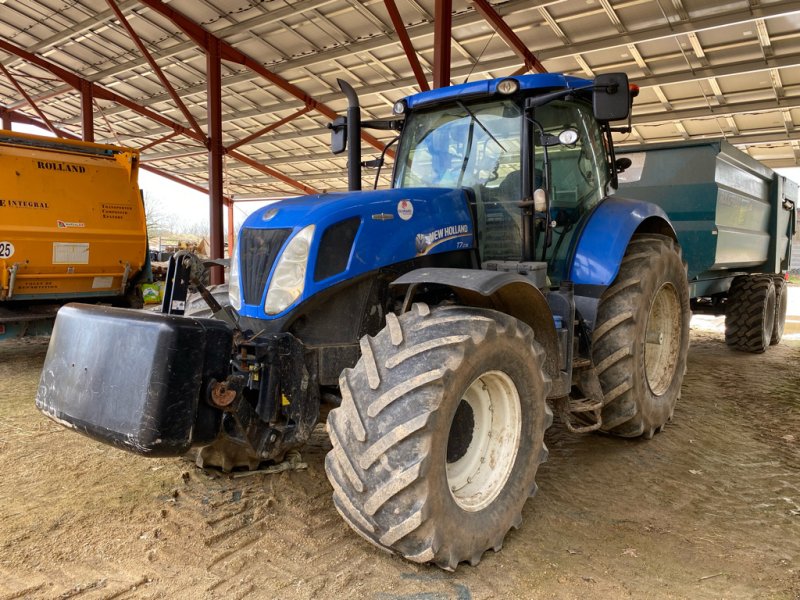 Traktor of the type New Holland T7.235, Gebrauchtmaschine in MEYMAC (Picture 1)