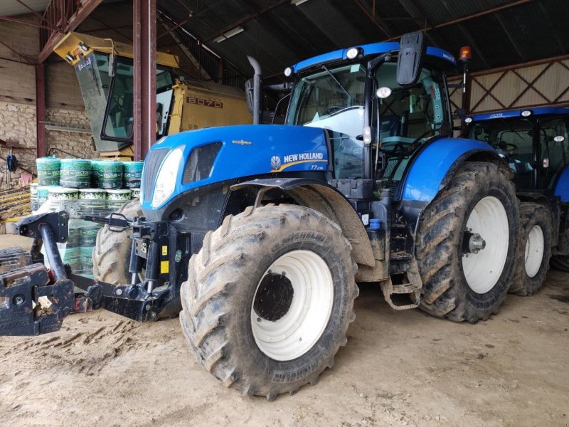 Traktor of the type New Holland T7.235AC, Gebrauchtmaschine in Maresché (Picture 1)