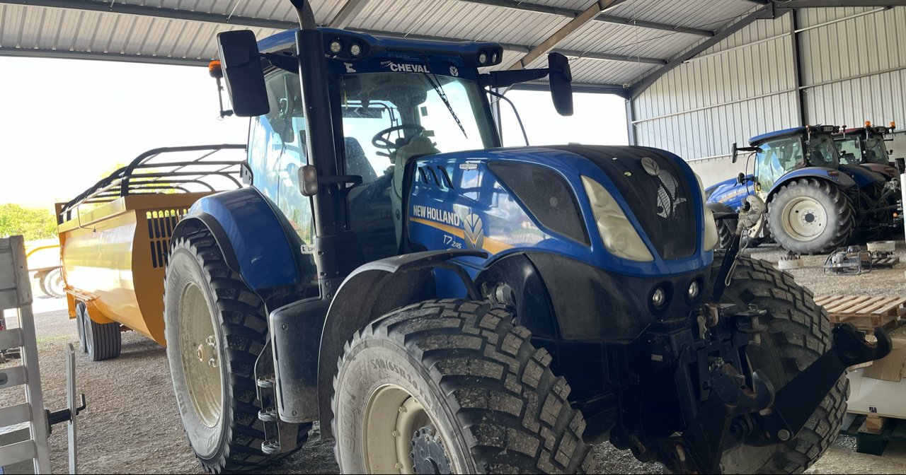 Traktor типа New Holland T7.245 AC  N°14 CHEVAL, Gebrauchtmaschine в Chauvoncourt (Фотография 1)