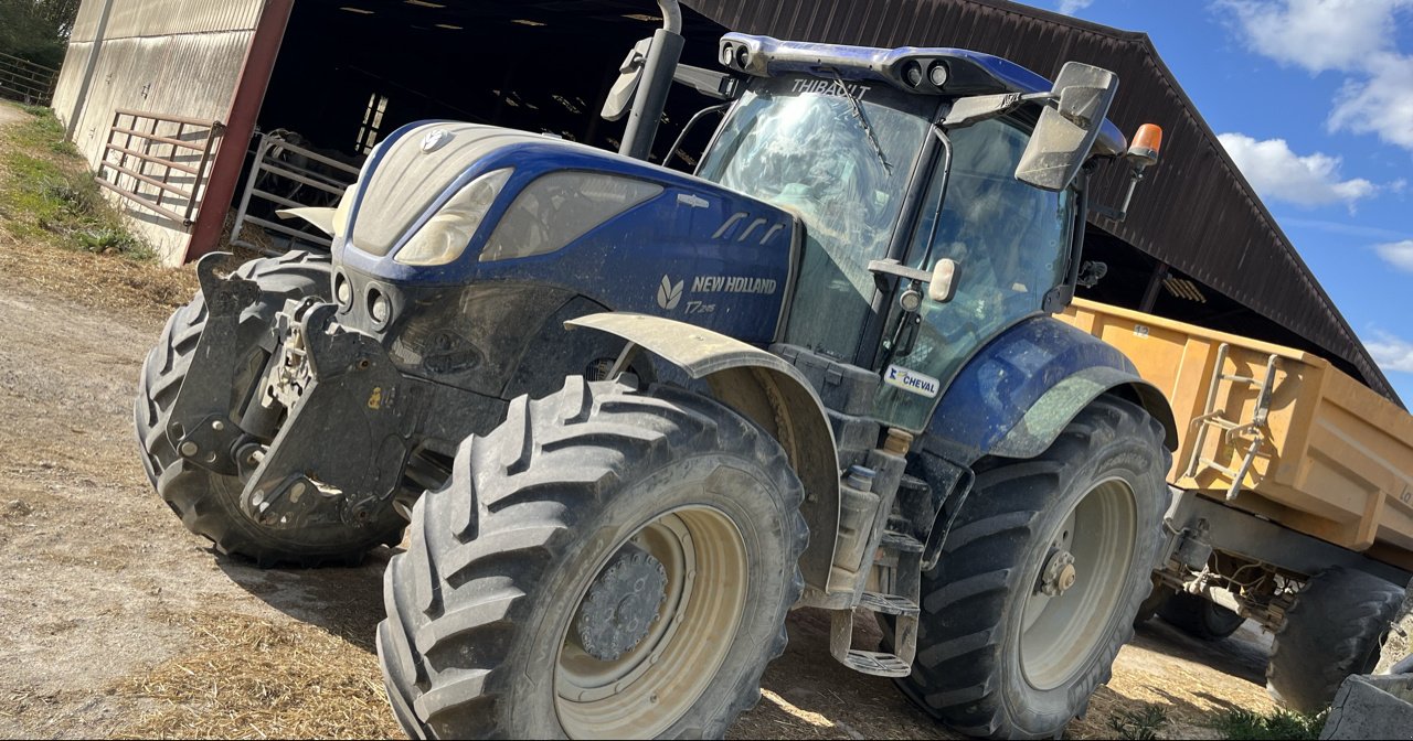 Traktor типа New Holland T7.245 AC  N°15, Gebrauchtmaschine в Roches-sur-Marne (Фотография 3)