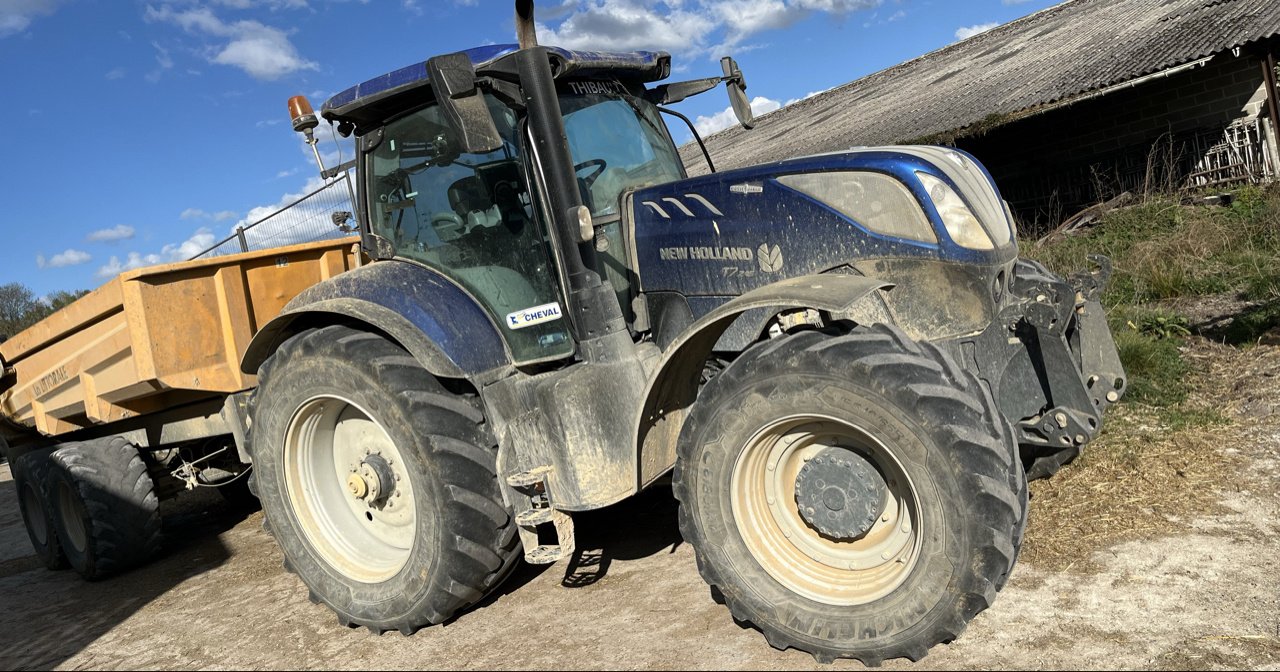 Traktor типа New Holland T7.245 AC  N°15, Gebrauchtmaschine в Roches-sur-Marne (Фотография 1)