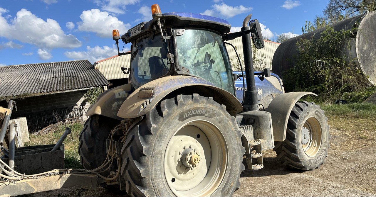 Traktor типа New Holland T7.245 AC  N°15, Gebrauchtmaschine в Roches-sur-Marne (Фотография 2)