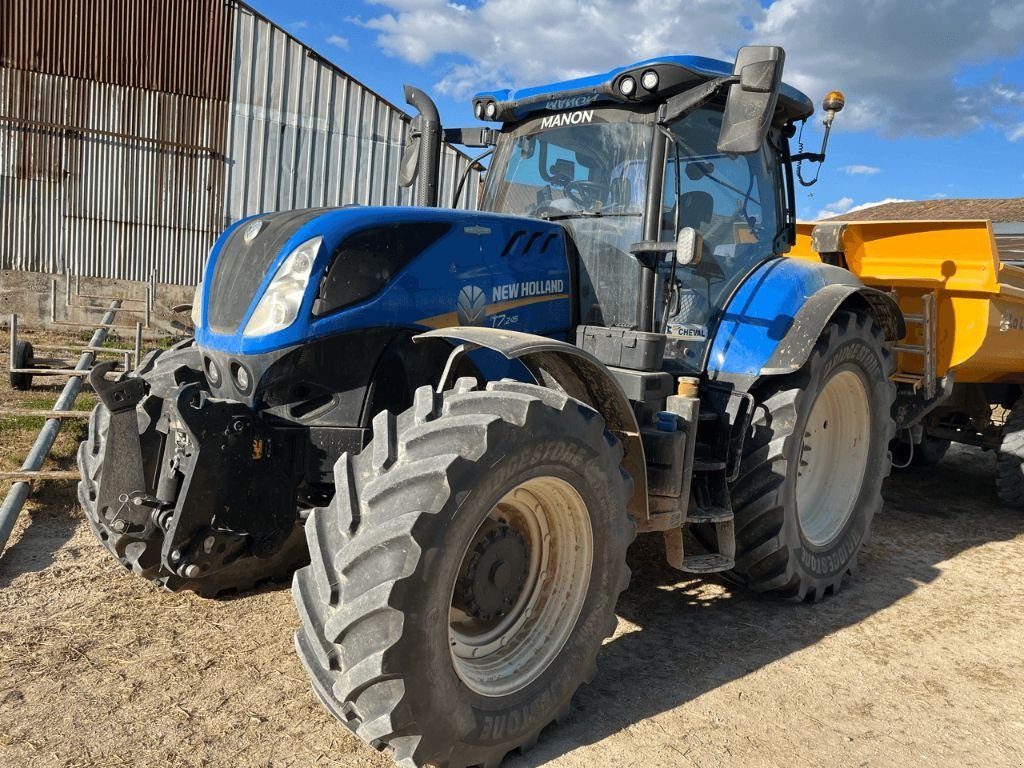 Traktor des Typs New Holland T7.245  AC N°26, Gebrauchtmaschine in Roches-sur-Marne (Bild 2)