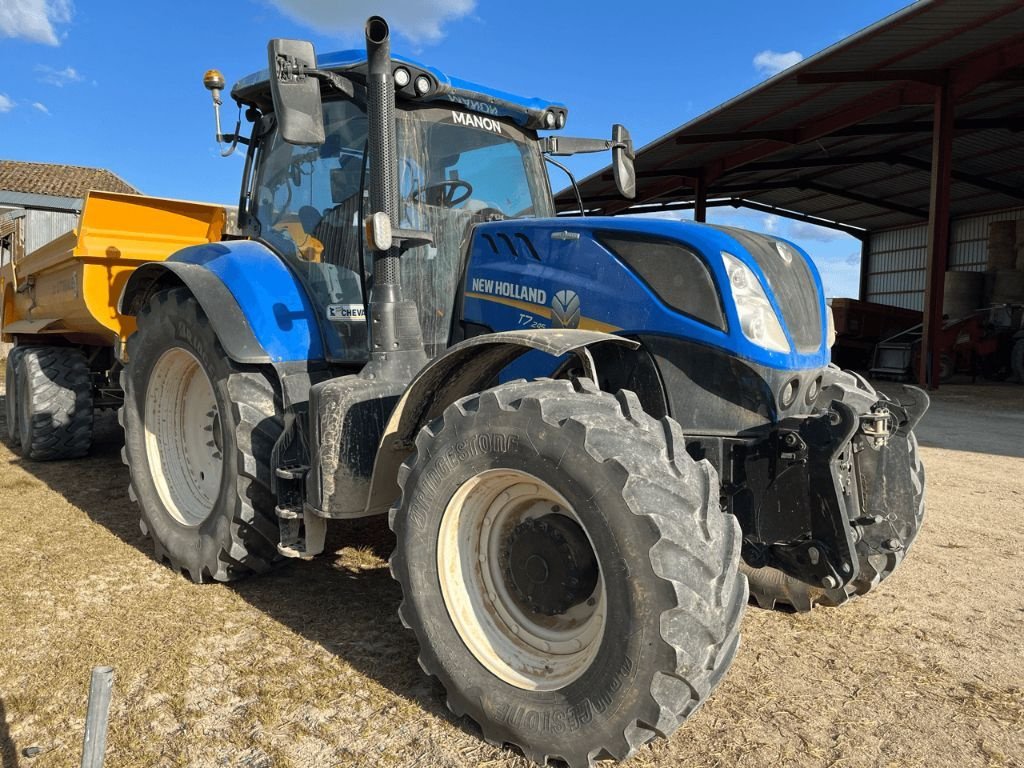 Traktor des Typs New Holland T7.245  AC N°26, Gebrauchtmaschine in Roches-sur-Marne (Bild 1)