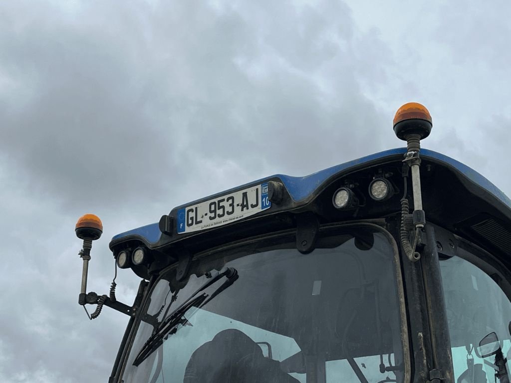 Traktor типа New Holland T7.245 AC   N°30, Gebrauchtmaschine в Eton (Фотография 5)