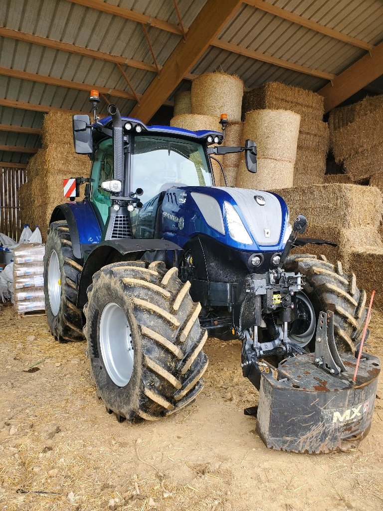 Traktor typu New Holland T7.245 AC PLMI, Gebrauchtmaschine v MAYENNE (Obrázek 1)