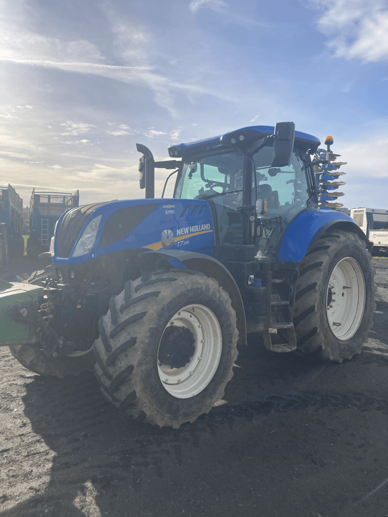 Traktor типа New Holland T7.245 AC S5, Gebrauchtmaschine в TREMEUR (Фотография 1)